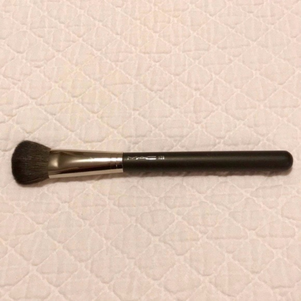 MAC cosmetics 128 makeup brush